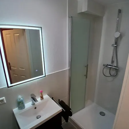 Hostal Hub 17 - Mit Balkon