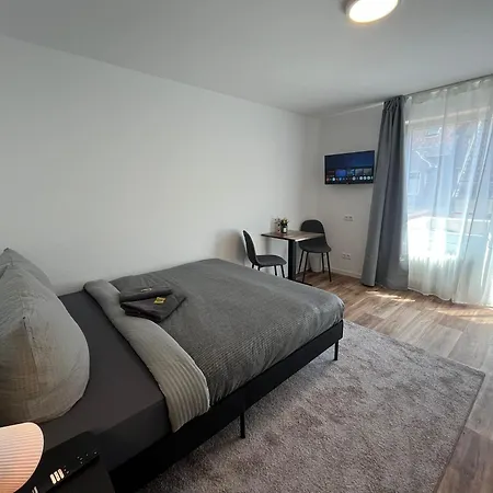 Hostal Hub 17 - Mit Balkon *
